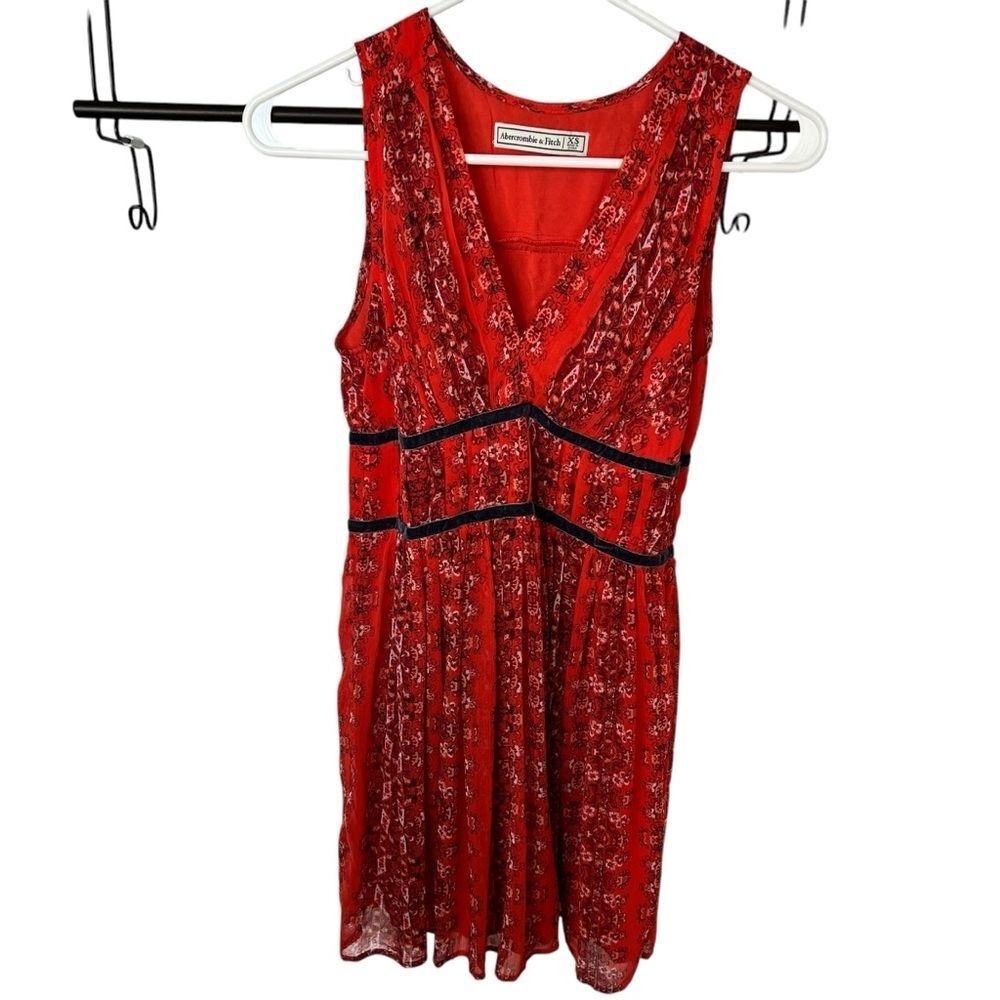 Abercrombie & Fitch Dress Womens XS Floral Chiffon V-Neck Pleated Sleeveless Red - Picture 2 of 7